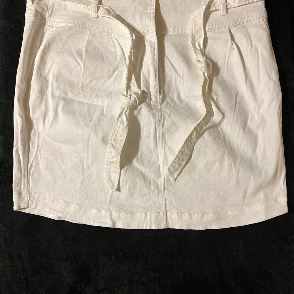 White belted mini skirt size 2x